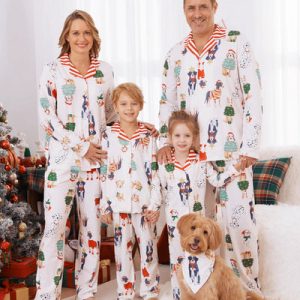 Custom Factory Direct Family Allover Reindeer Print Family Pajamas SGS Certified Red White with Matching Socks