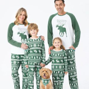 Factory Wholesale Coordinating Christmas Cute Christmas Dog Collared Family Pajamas Light Apricot with Matching Socks