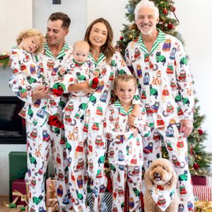 Factory Wholesale Coordinating Christmas Cartoon Gingerbread Man & Tree Allover Family Pajamas Coffee with Matching Socks