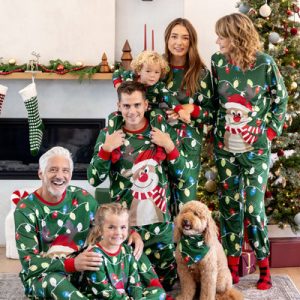 OEM Available Wholesale Holiday Christmas Vacation Print Family Pajamas with Matching Socks
