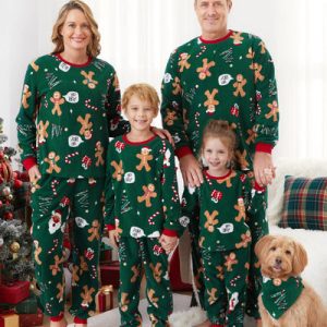 Wholesale OEM Christmas Collection Christmas Snowman Print Family Pajamas Mint Green with Matching Socks