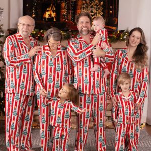 Factory Direct Wholesale Pajamas Holiday Elf Belt & Collar Family Pajama Sets with Matching Socks