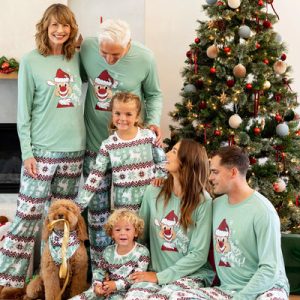 Bulk Order Factory Direct Christmas Holiday Friends Colorblock Family Pajamas with Matching Socks