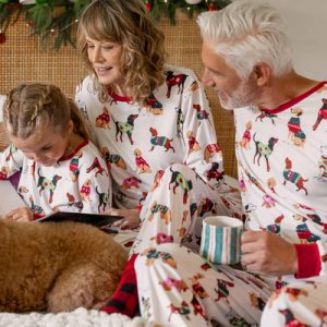 Custom OEM Family Holiday Fleece Santa Claus & Candy Cane Print Family Pajamas Dark Green with Matching Socks