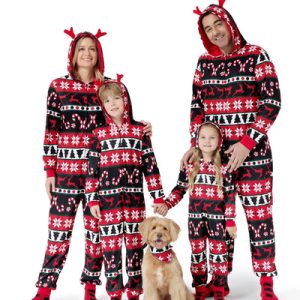 Direct Factory Christmas Family Cartoon Sea Print Family Pajama Sets with Matching Socks