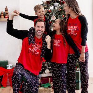 Wholesale OEM Christmas Collection Christmas Big Graphic Short Sleeve Tops & Allover Shorts Family Pajamas Colorblock