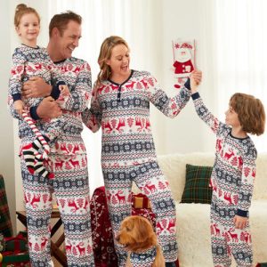 OEM Available Wholesale Holiday Holiday Gift Car Pattern Long Sleeve Family Pajamas Red with Matching Socks